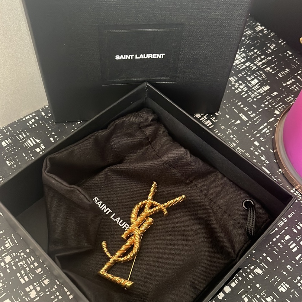 YSL OPYUM YSL TWISTED BROOCH IN METAL (GOLD)